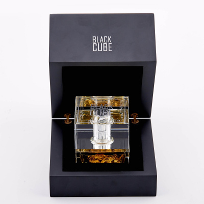 R. Molvizar Black Cube